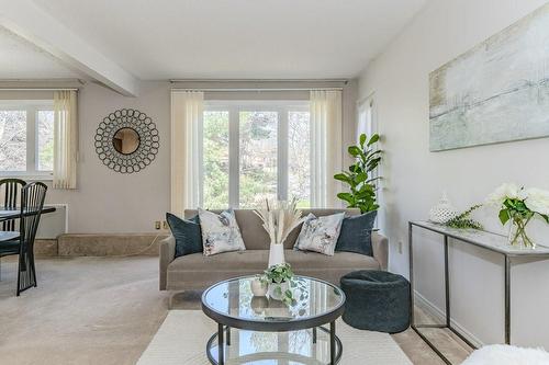 3050 Pinemeadow Drive|Unit #57, Burlington, ON - Indoor Photo Showing Living Room