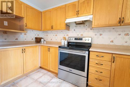 547 Agnes Drive, Strathroy-Caradoc (Ne), ON - Indoor Photo Showing Kitchen