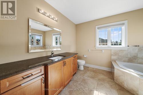 88 Mancini Crescent, Richmond Hill (Jefferson), ON - Indoor Photo Showing Bathroom