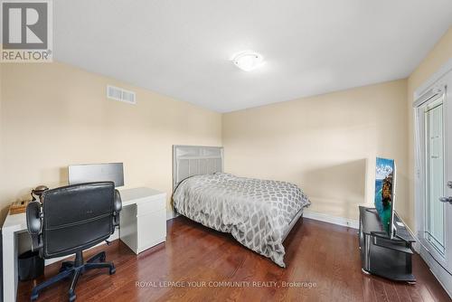 88 Mancini Crescent, Richmond Hill, ON - Indoor Photo Showing Bedroom