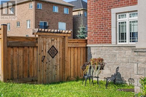 88 Mancini Crescent, Richmond Hill, ON - Outdoor With Exterior