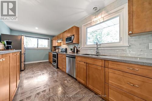 223 Garrard Road, Whitby (Blue Grass Meadows), ON - Indoor Photo Showing Kitchen With Double Sink