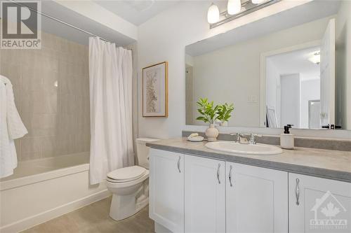 210 Clintonia Street, Ottawa, ON - Indoor Photo Showing Bathroom