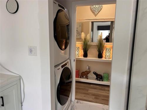 316 Hossack Avenue, Killarney, MB - Indoor Photo Showing Laundry Room