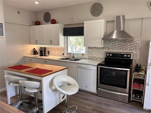 316 Hossack Avenue, Killarney, MB - Indoor Photo Showing Kitchen With Double Sink