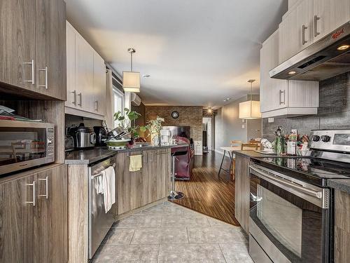 Cuisine - 7-8050 Rue De Londres, Brossard, QC - Indoor Photo Showing Kitchen With Upgraded Kitchen