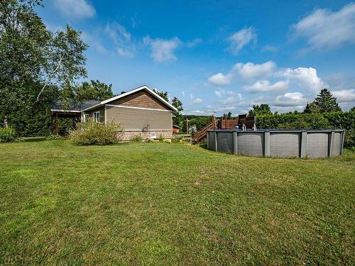 Backyard - 131 Rue Des Mésanges, Val-Des-Sources, QC - Outdoor With Above Ground Pool