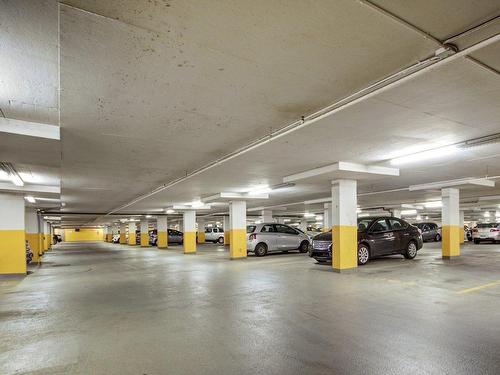 Garage - 409-1280 Rue St-Jacques, Montréal (Ville-Marie), QC - Indoor Photo Showing Garage