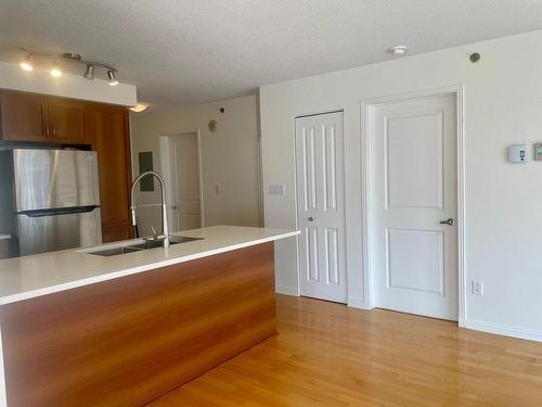 Cuisine - 409-1280 Rue St-Jacques, Montréal (Ville-Marie), QC - Indoor Photo Showing Kitchen With Double Sink