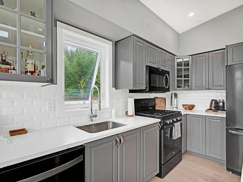 894 Hepburn Rd, Chase, BC - Indoor Photo Showing Kitchen