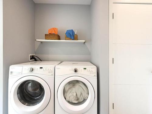 894 Hepburn Rd, Chase, BC - Indoor Photo Showing Laundry Room