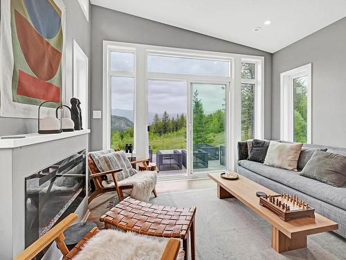 894 Hepburn Rd, Chase, BC - Indoor Photo Showing Living Room With Fireplace