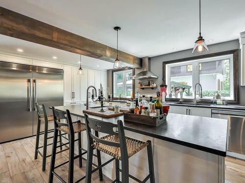 Coin-repas - 280 Rue Bonsecours, Montebello, QC - Indoor Photo Showing Kitchen With Double Sink With Upgraded Kitchen