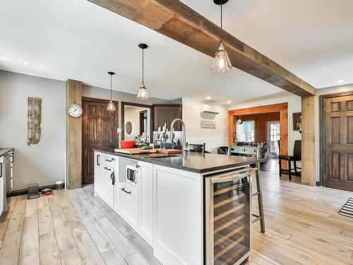 Cuisine - 280 Rue Bonsecours, Montebello, QC - Indoor Photo Showing Kitchen With Upgraded Kitchen