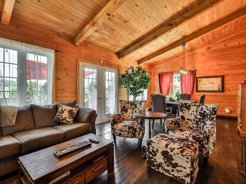 Salon - 280 Rue Bonsecours, Montebello, QC - Indoor Photo Showing Living Room