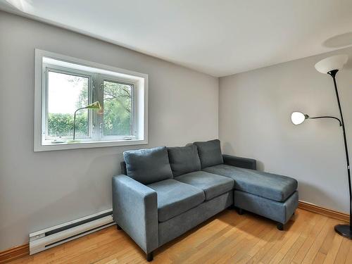 Chambre Ã  coucher principale - 280 Rue Bonsecours, Montebello, QC - Indoor Photo Showing Living Room