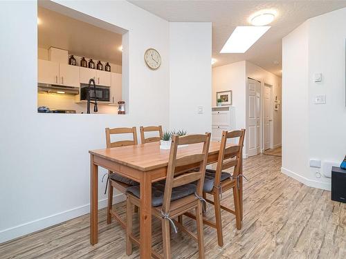 304-3008 Washington Ave, Victoria, BC - Indoor Photo Showing Dining Room