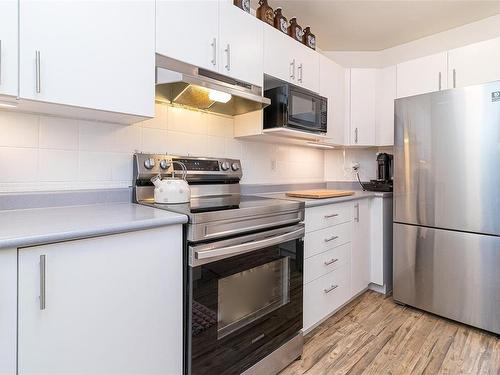 304-3008 Washington Ave, Victoria, BC - Indoor Photo Showing Kitchen