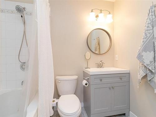 304-3008 Washington Ave, Victoria, BC - Indoor Photo Showing Bathroom