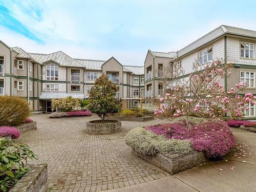 304-3008 Washington Ave, Victoria, BC - Outdoor With Balcony With Facade