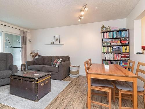 304-3008 Washington Ave, Victoria, BC - Indoor Photo Showing Living Room