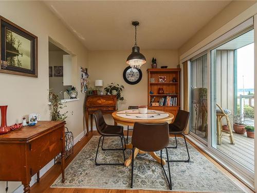 204-894 Island Hwy South, Campbell River, BC - Indoor Photo Showing Dining Room