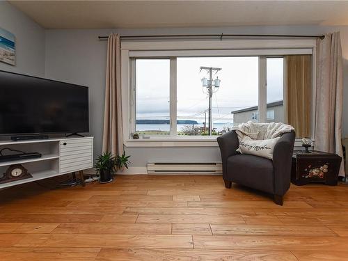 204-894 Island Hwy South, Campbell River, BC - Indoor Photo Showing Living Room