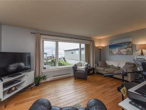 204-894 Island Hwy South, Campbell River, BC - Indoor Photo Showing Living Room