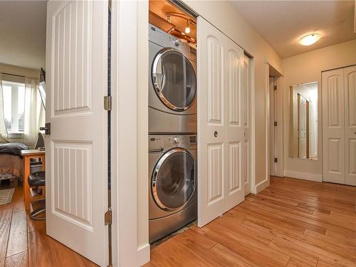 204-894 Island Hwy South, Campbell River, BC - Indoor Photo Showing Laundry Room