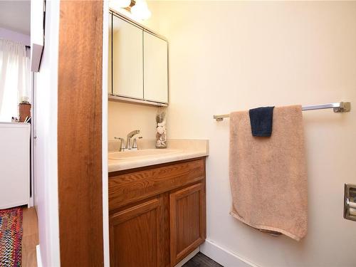 204-894 Island Hwy South, Campbell River, BC - Indoor Photo Showing Bathroom