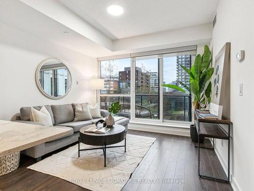 510-170 Sumach St, Toronto, ON - Indoor Photo Showing Living Room