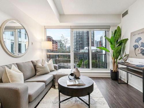 510-170 Sumach St, Toronto, ON - Indoor Photo Showing Living Room