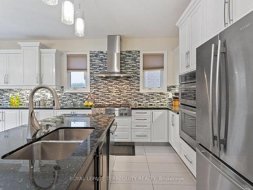 301 Chatfield Dr, Vaughan, ON - Indoor Photo Showing Kitchen With Double Sink With Upgraded Kitchen