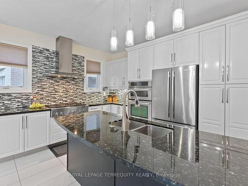 301 Chatfield Dr, Vaughan, ON - Indoor Photo Showing Kitchen With Double Sink With Upgraded Kitchen