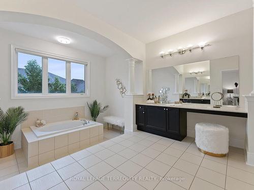 301 Chatfield Dr, Vaughan, ON - Indoor Photo Showing Bathroom