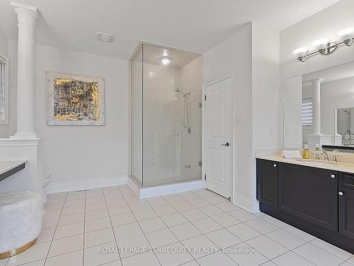 301 Chatfield Dr, Vaughan, ON - Indoor Photo Showing Bathroom