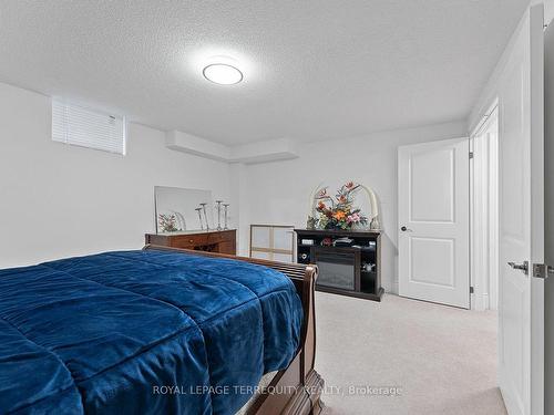 301 Chatfield Dr, Vaughan, ON - Indoor Photo Showing Bedroom