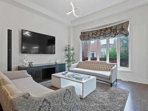 301 Chatfield Dr, Vaughan, ON - Indoor Photo Showing Living Room