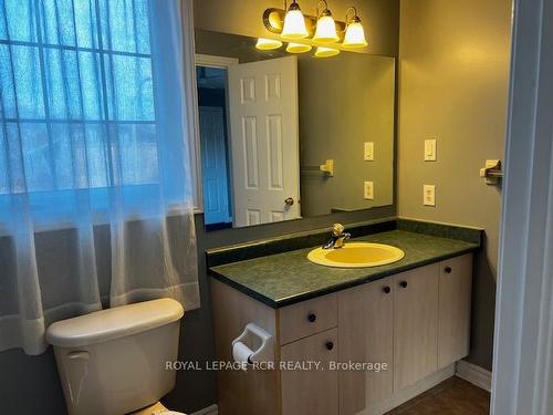 92 Kraus Rd, Barrie, ON - Indoor Photo Showing Bathroom