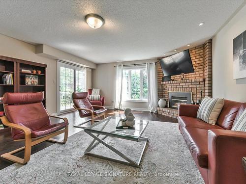 3588 Thorpedale Crt, Mississauga, ON - Indoor Photo Showing Living Room With Fireplace