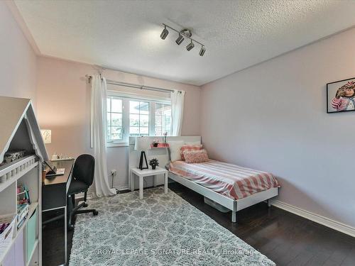 3588 Thorpedale Crt, Mississauga, ON - Indoor Photo Showing Bedroom