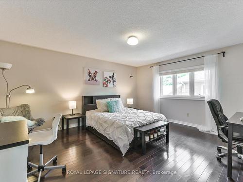 3588 Thorpedale Crt, Mississauga, ON - Indoor Photo Showing Bedroom