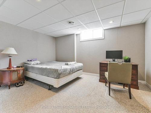 3588 Thorpedale Crt, Mississauga, ON - Indoor Photo Showing Bedroom