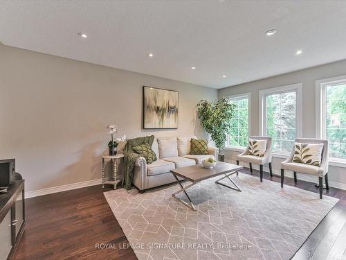 3588 Thorpedale Crt, Mississauga, ON - Indoor Photo Showing Living Room