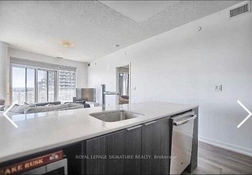 617-2520 Eglinton Ave W, Mississauga, ON - Indoor Photo Showing Kitchen With Upgraded Kitchen