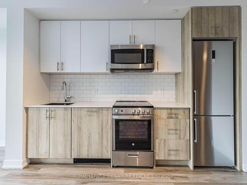 703-1195 The Queensway Ave, Toronto, ON - Indoor Photo Showing Kitchen