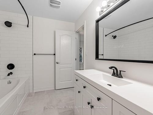 7K Brussels St, Toronto, ON - Indoor Photo Showing Bathroom