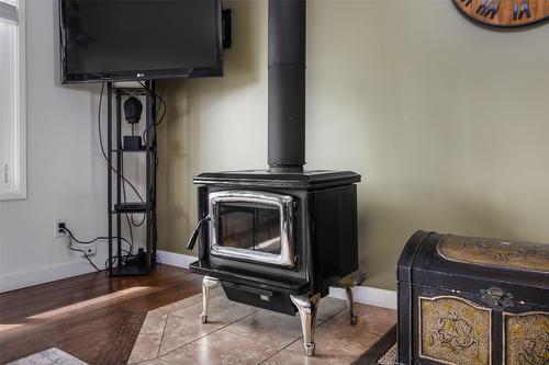 731 Walrod Street, Kelowna, BC - Indoor With Fireplace