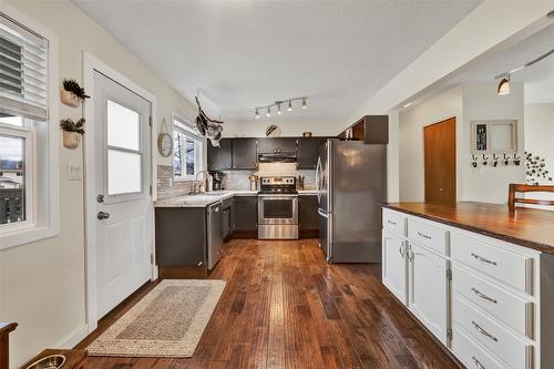 731 Walrod Street, Kelowna, BC - Indoor Photo Showing Kitchen