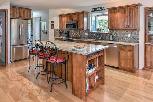 7372 Fintry Delta Road, Kelowna, BC - Indoor Photo Showing Kitchen